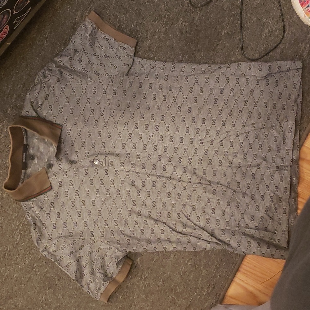 Gucci polo. Fits like a medium. It’s real just doesn’t fit me!